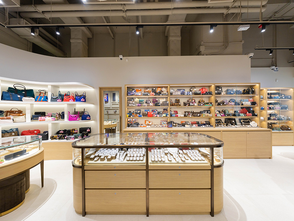 画像 ブランドオフ Tsim Sha Tsui iSQUARE店